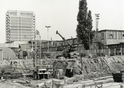 406960 Gezicht op het N.S.-station Utrecht C.S. te Utrecht, vanaf het Stationsplein, tijdens de bouwwerkzaamheden ten ...